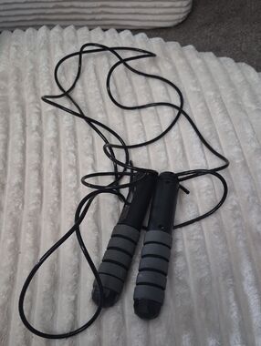 Black Foam Handle Jump Rope - Tangle-Free Fitness Rope